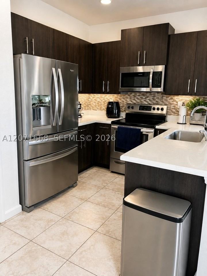 1123 Nw 41st Ln #1123 - Photo 5 of 24