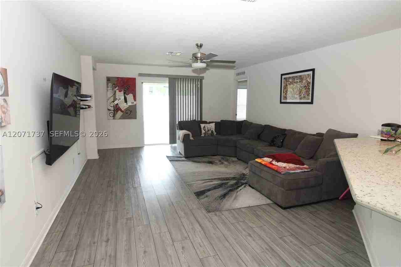 5424 Fantasy Dr - Photo 4 of 11
