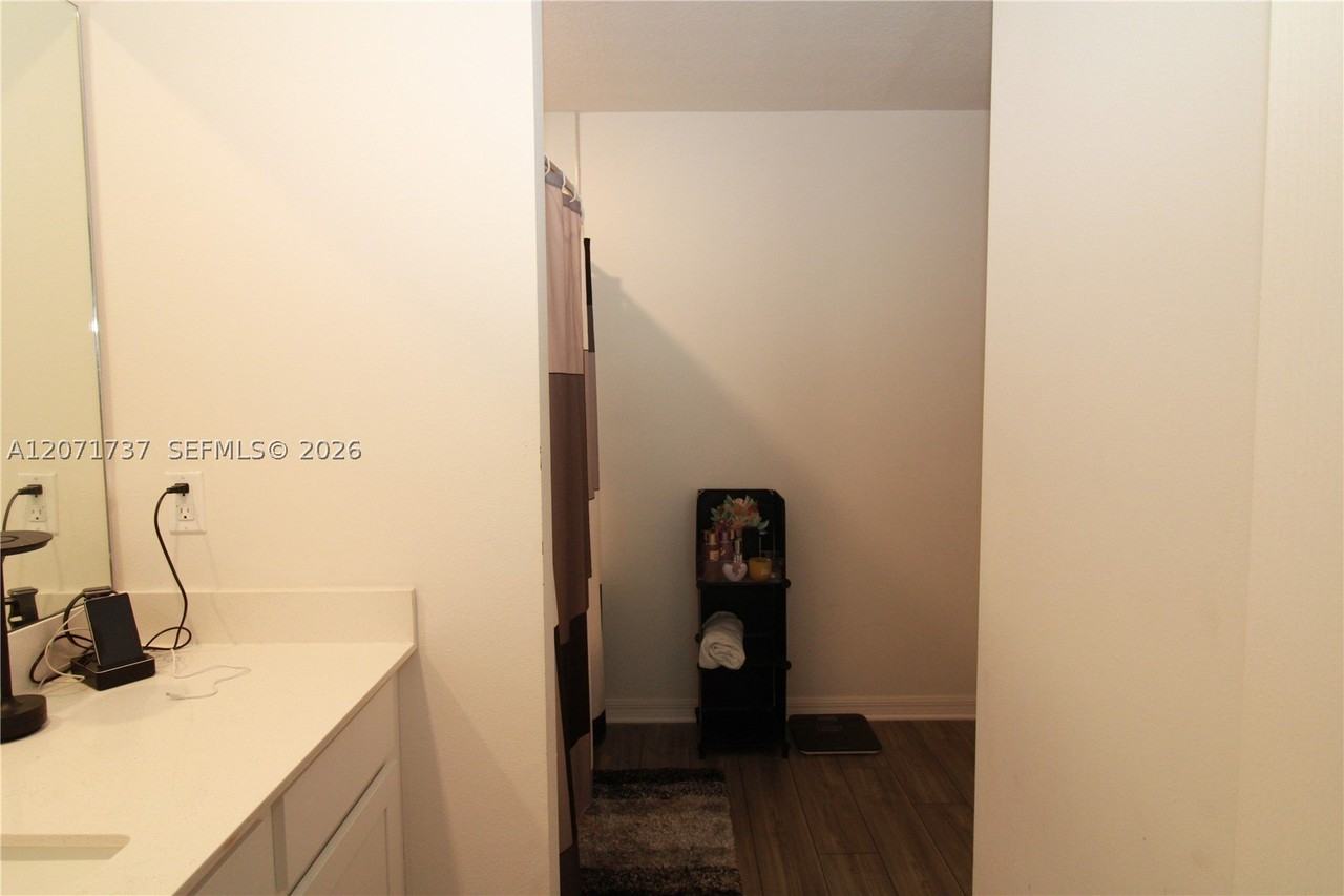 5424 Fantasy Dr - Photo 6 of 11