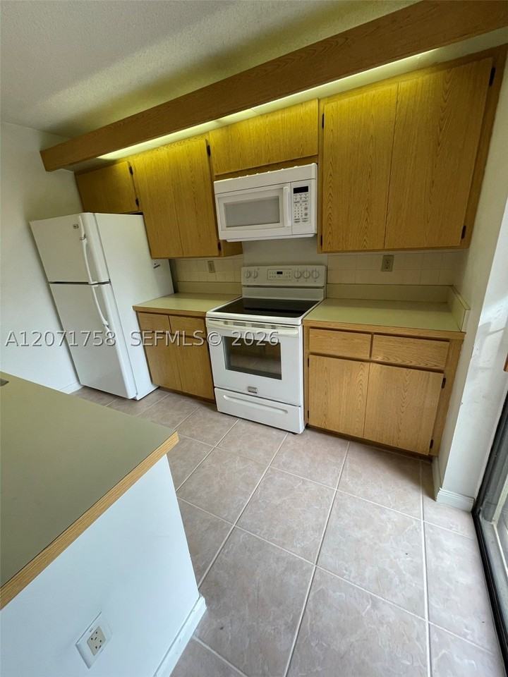 6902 69th Way - Photo 5 of 18