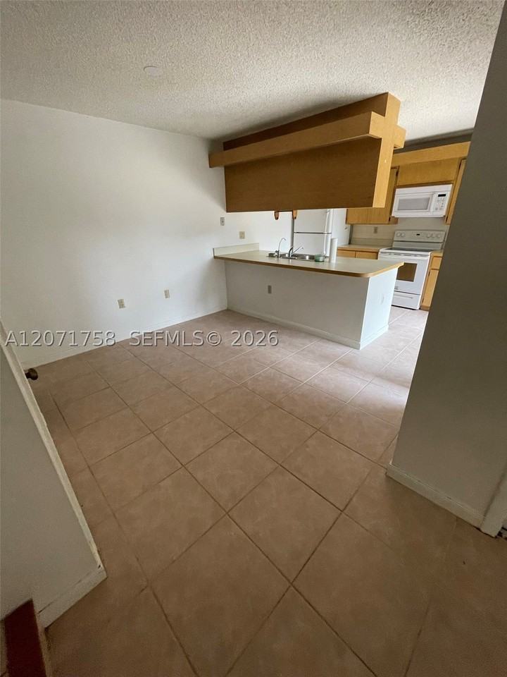 6902 69th Way - Photo 7 of 18