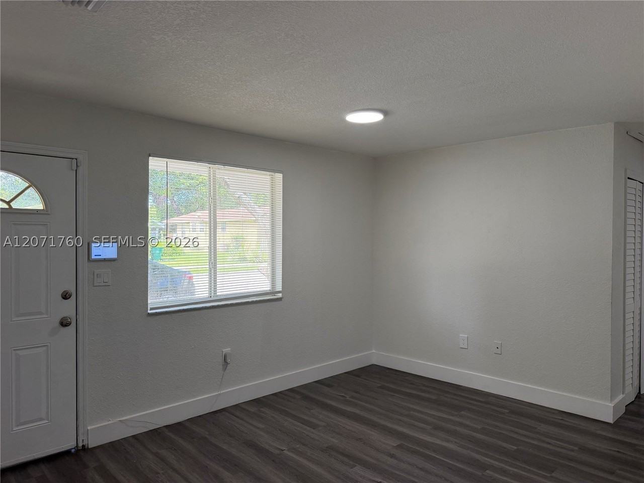 580 Nw 58th St - Photo 2 of 12