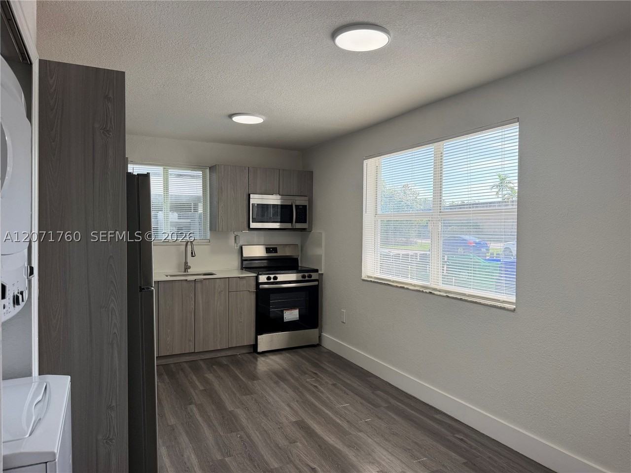580 Nw 58th St - Photo 4 of 12