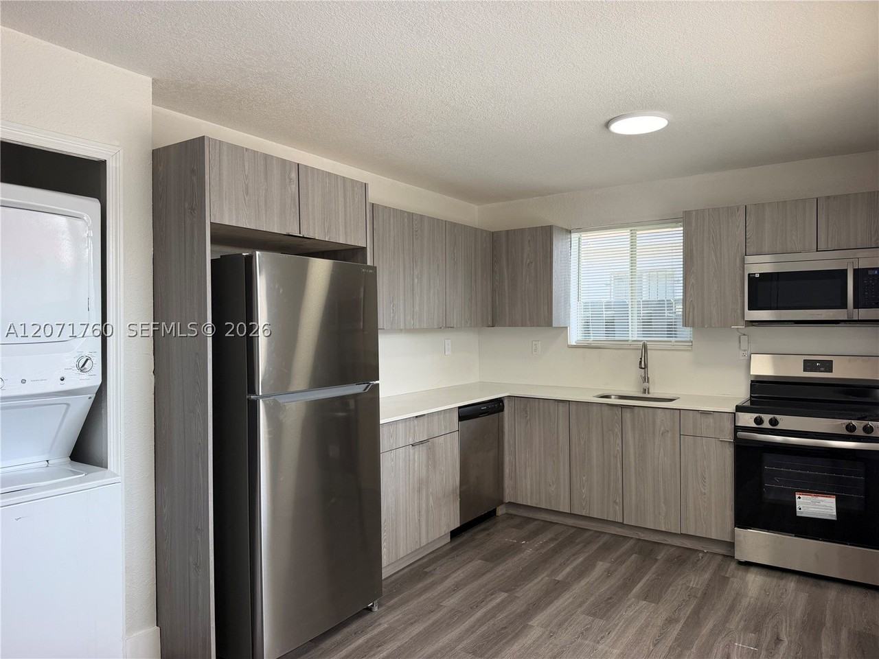 580 Nw 58th St - Photo 5 of 12