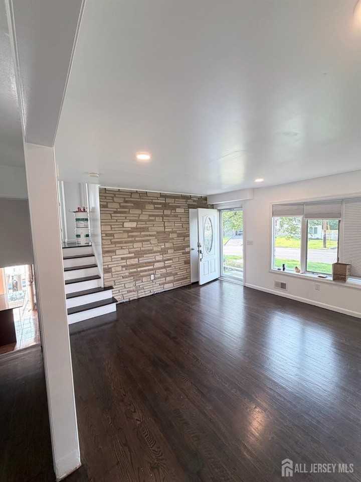 216 N Hill Rd - Photo 3 of 19