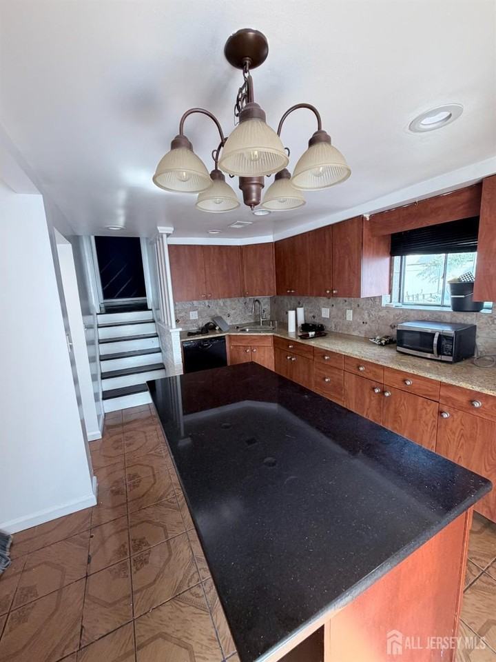 216 N Hill Rd - Photo 5 of 19