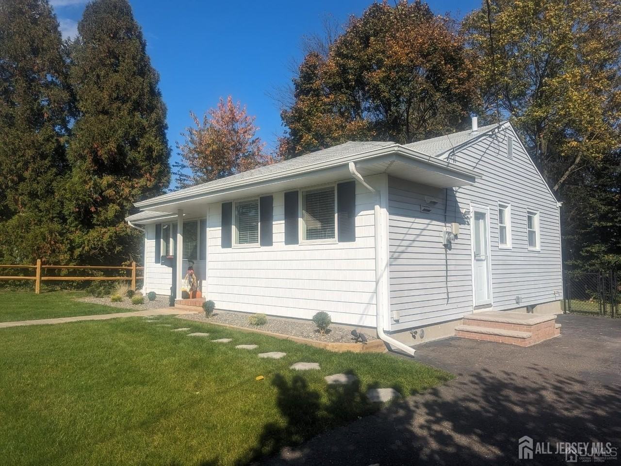 6 Hillside Ave - Photo 2 of 40