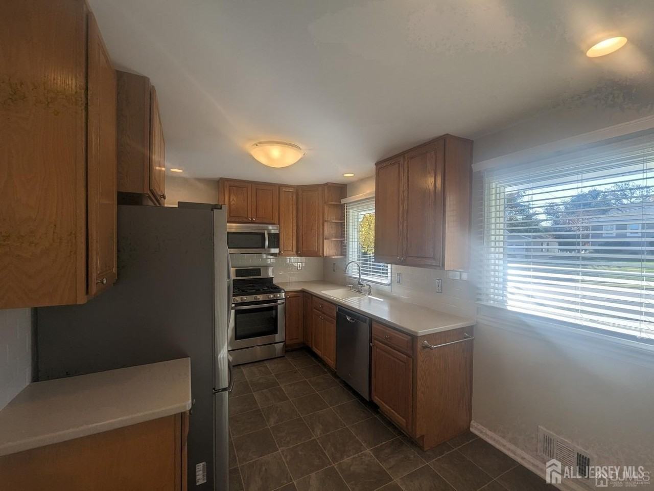 6 Hillside Ave - Photo 4 of 40