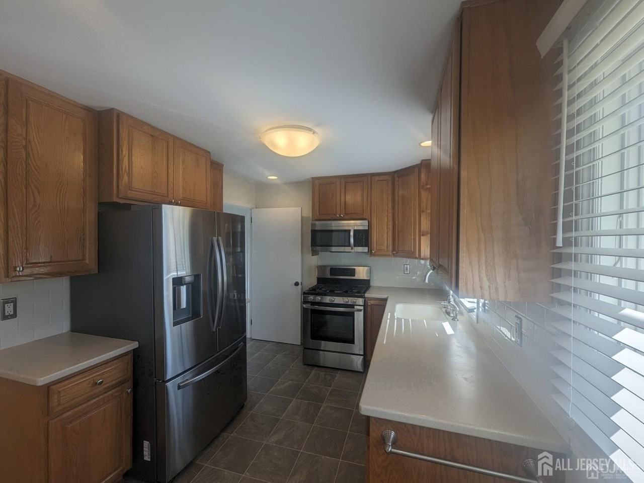 6 Hillside Ave - Photo 5 of 40
