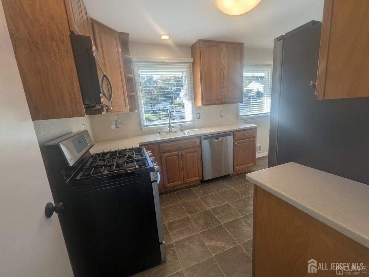 6 Hillside Ave - Photo 6 of 40