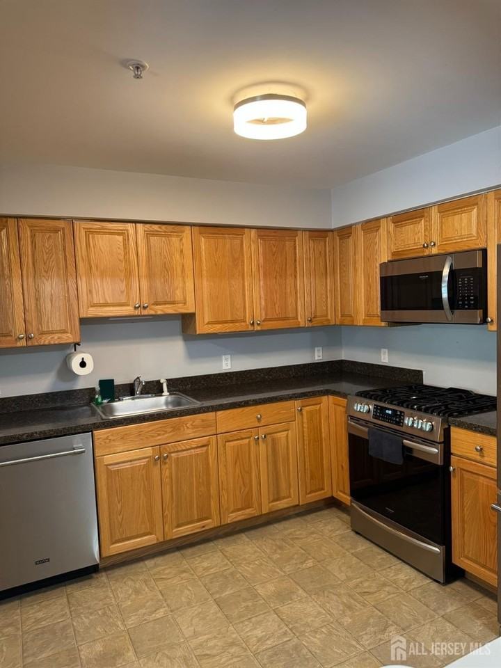 1325 Fernwood Ct - Photo 4 of 16