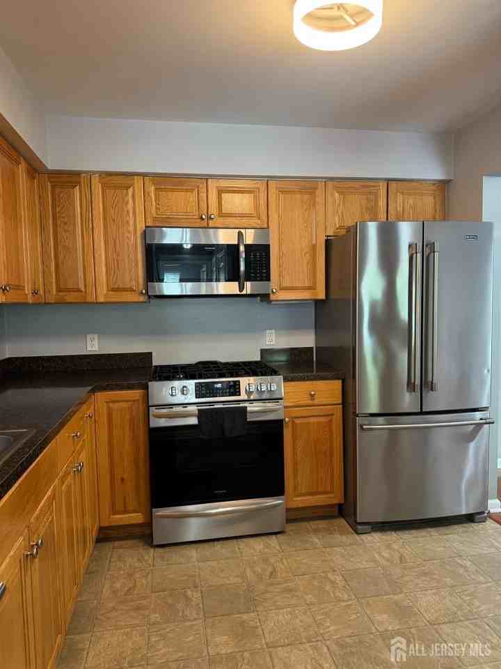 1325 Fernwood Ct - Photo 6 of 16