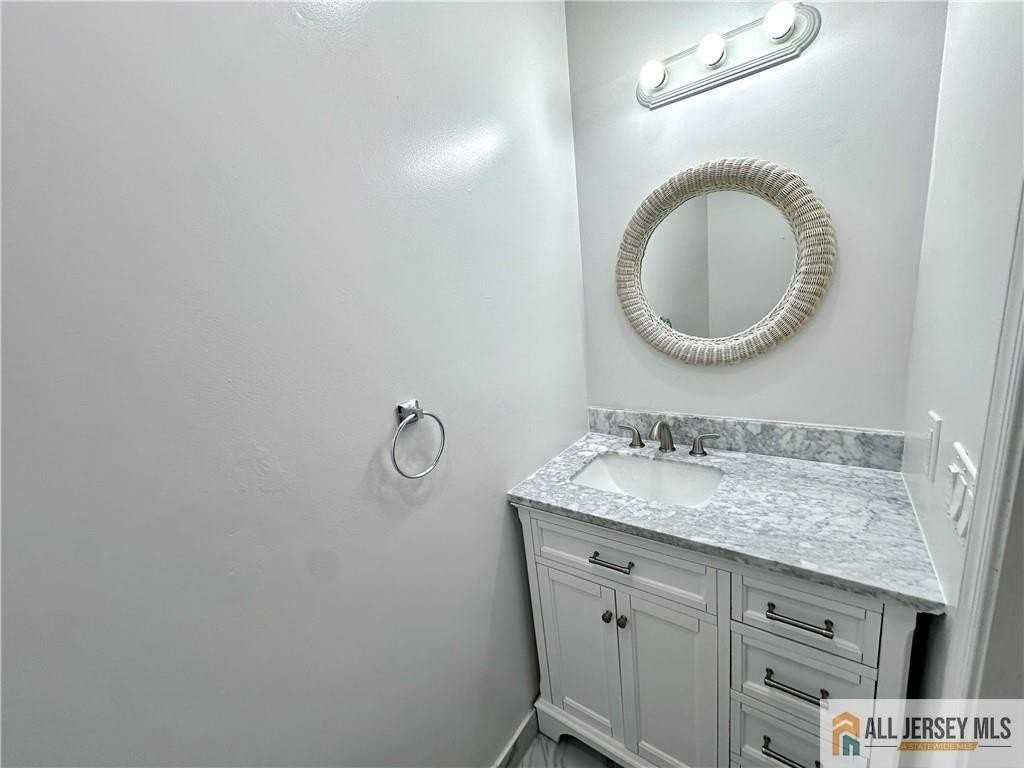 102 Goodwin Dr - Photo 3 of 14