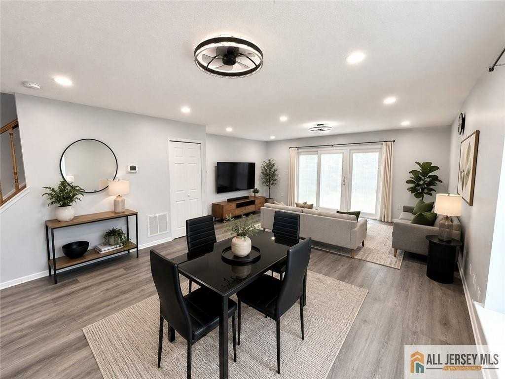 102 Goodwin Dr - Photo 4 of 14