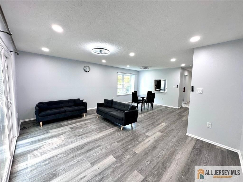 102 Goodwin Dr - Photo 6 of 14