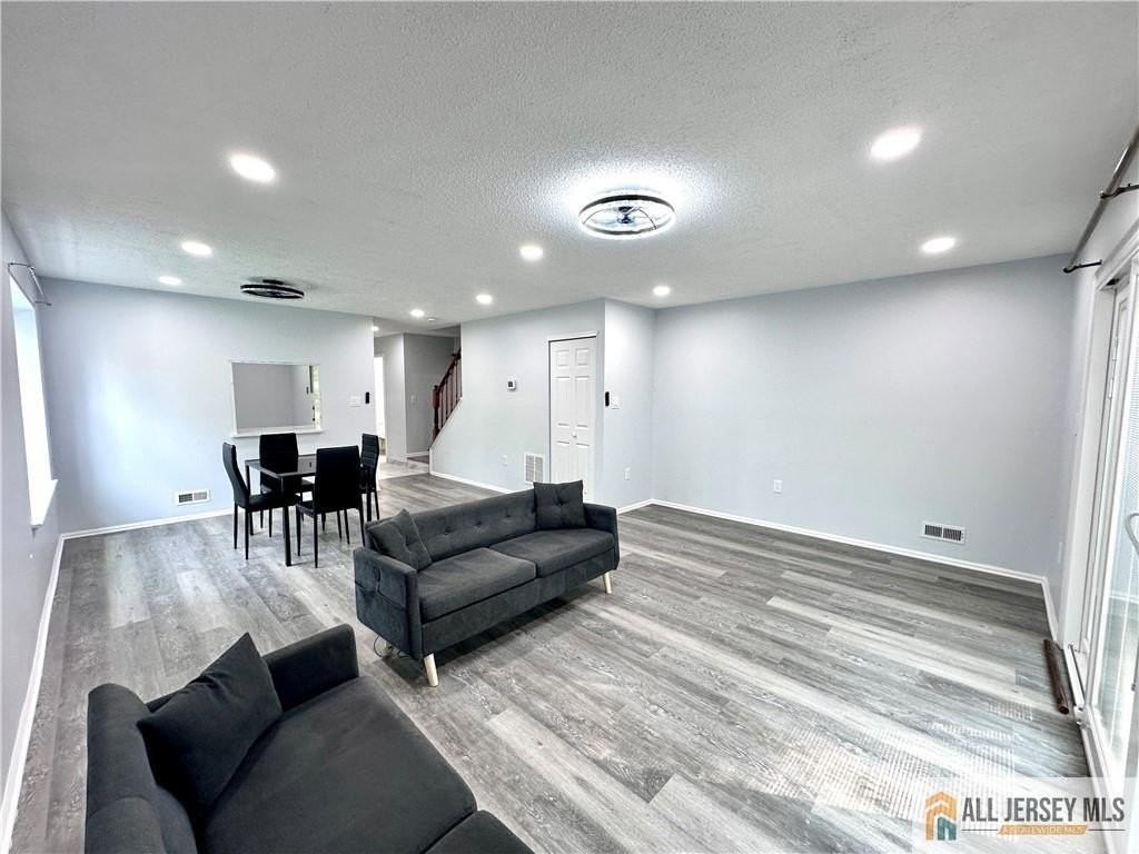102 Goodwin Dr - Photo 7 of 14