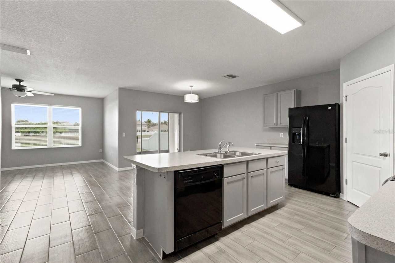 4042 Wayfarer Way - Photo 5 of 50