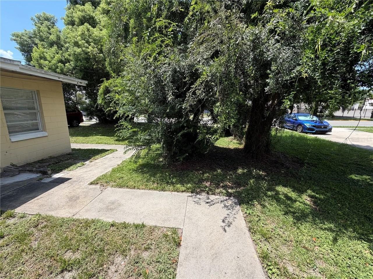2107 S Mills Ave - Photo 2 of 9