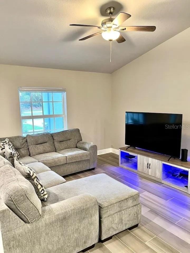 696 Marion Oaks Trl - Photo 7 of 46