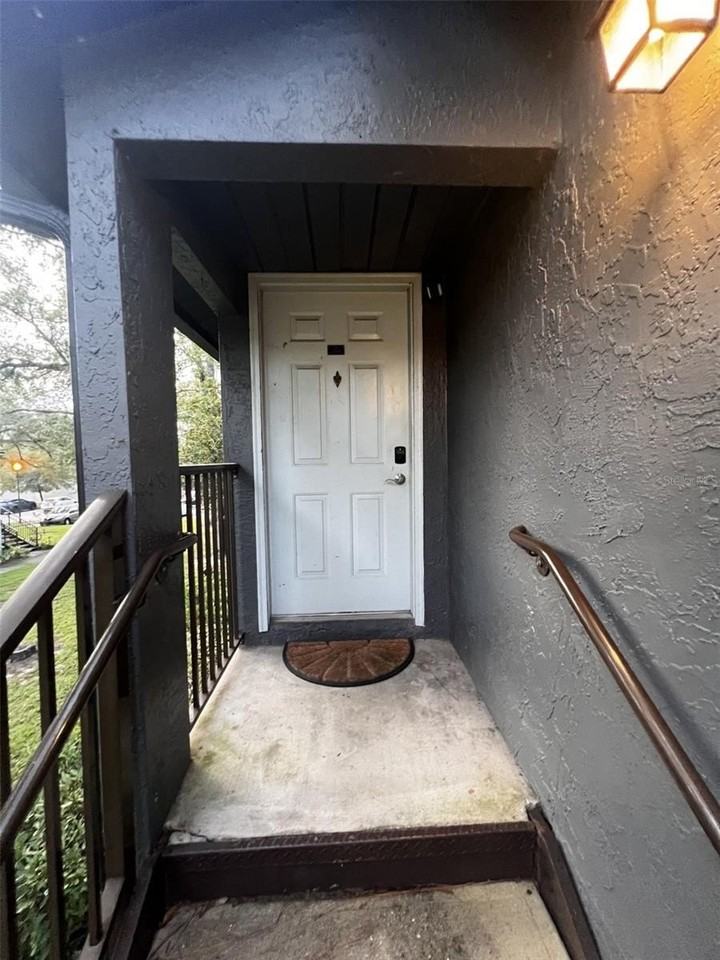 202 Riverbend Dr #204 - Photo 6 of 19
