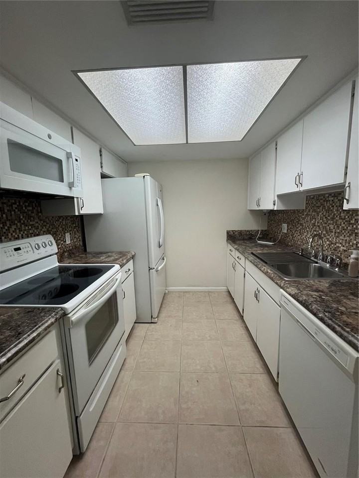 6910 S Trask St - Photo 2 of 22