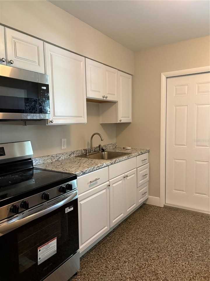 6024 Dr Martin Luther King Jr St N #6026 - Photo 4 of 10