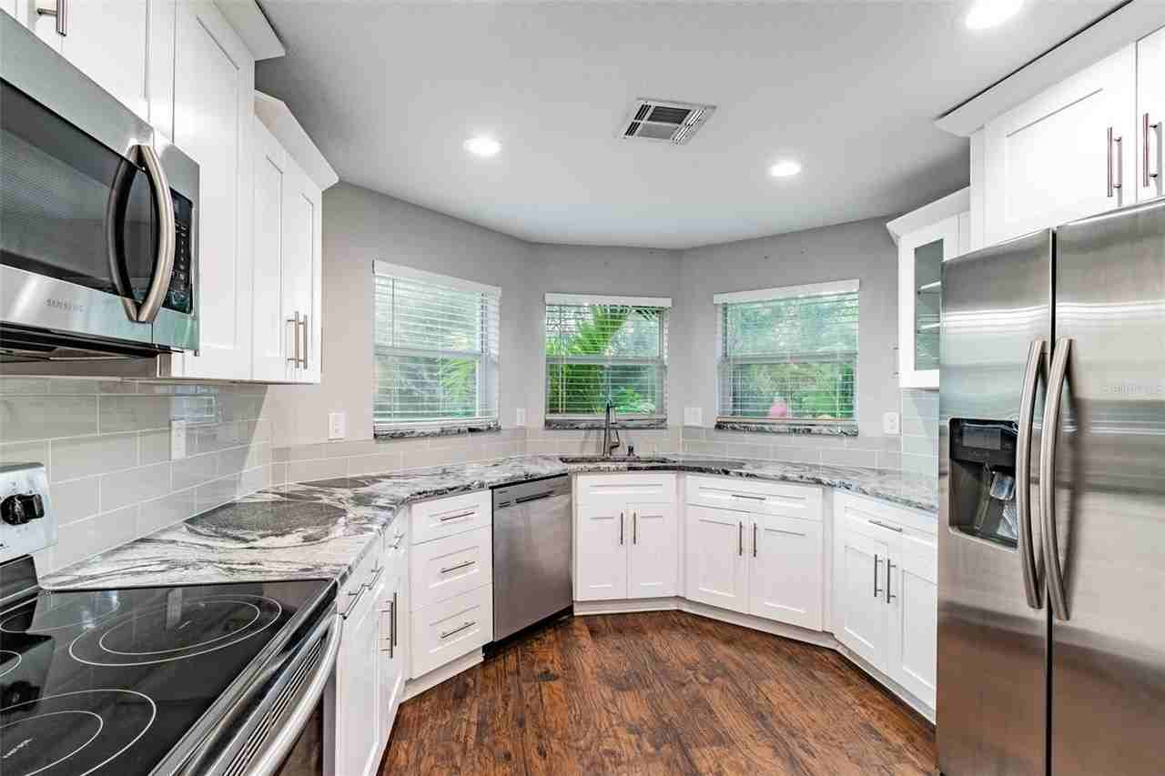 3208 W Napoleon Ave - Photo 4 of 48