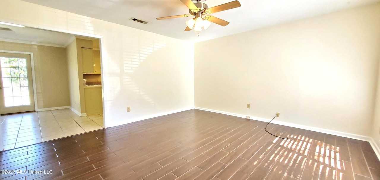 4205 Yosemite Dr - Photo 2 of 12