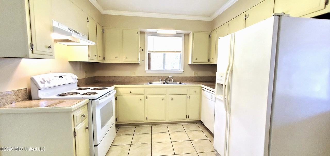 4205 Yosemite Dr - Photo 4 of 12