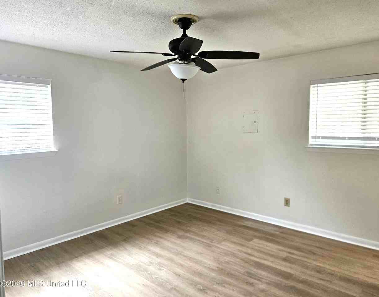 4205 Yosemite Dr - Photo 6 of 12