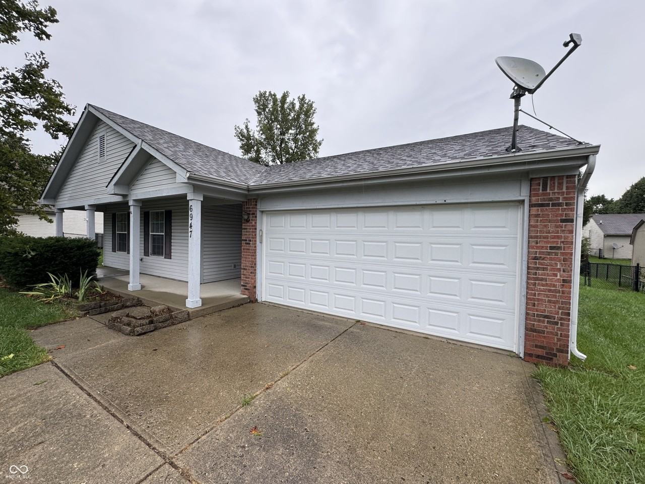 6947 Raritan Dr - Photo 4 of 26