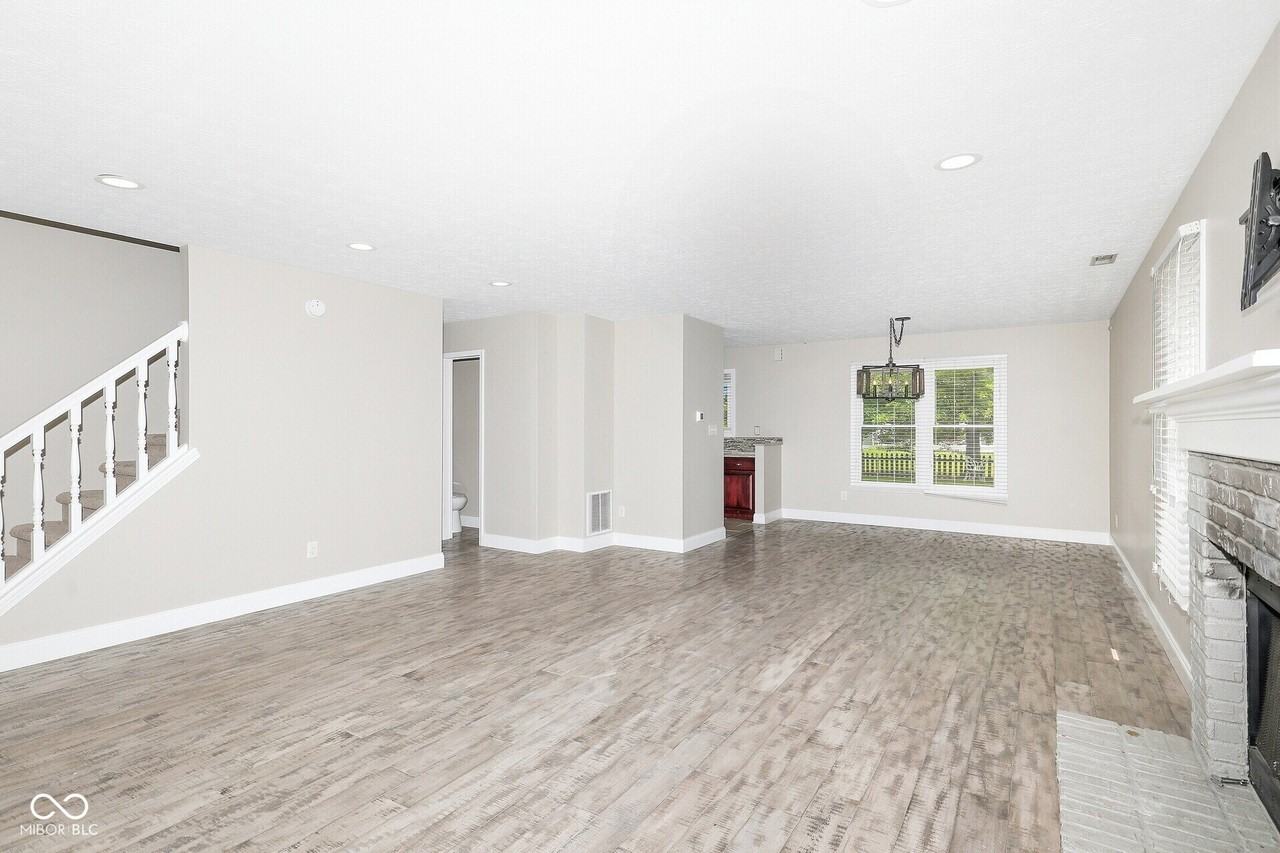 9224 Oak Knoll Ln - Photo 2 of 21