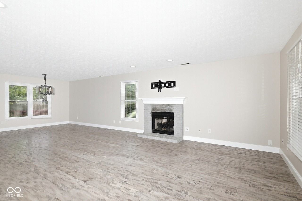 9224 Oak Knoll Ln - Photo 3 of 21