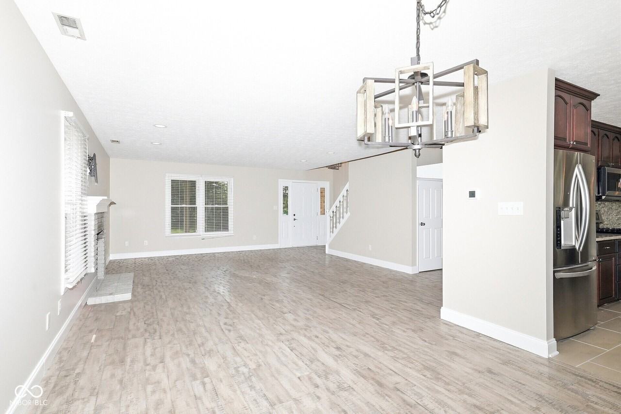9224 Oak Knoll Ln - Photo 4 of 21