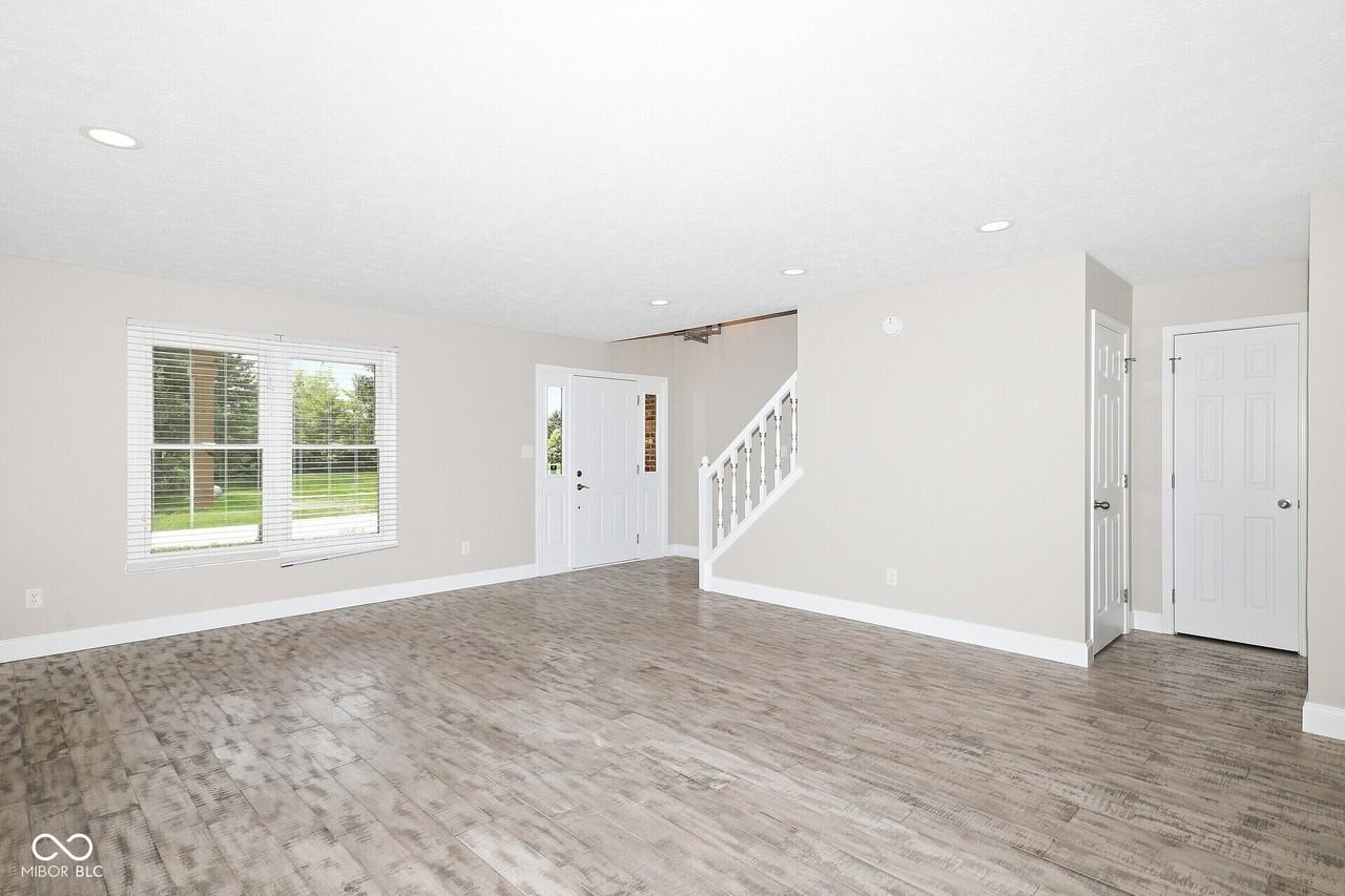 9224 Oak Knoll Ln - Photo 5 of 21