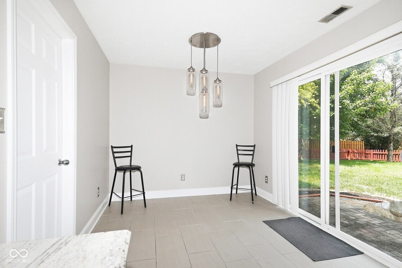 9224 Oak Knoll Ln - Photo 7 of 21