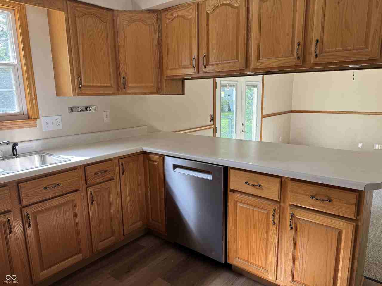 5426 Pappas Dr - Photo 6 of 10