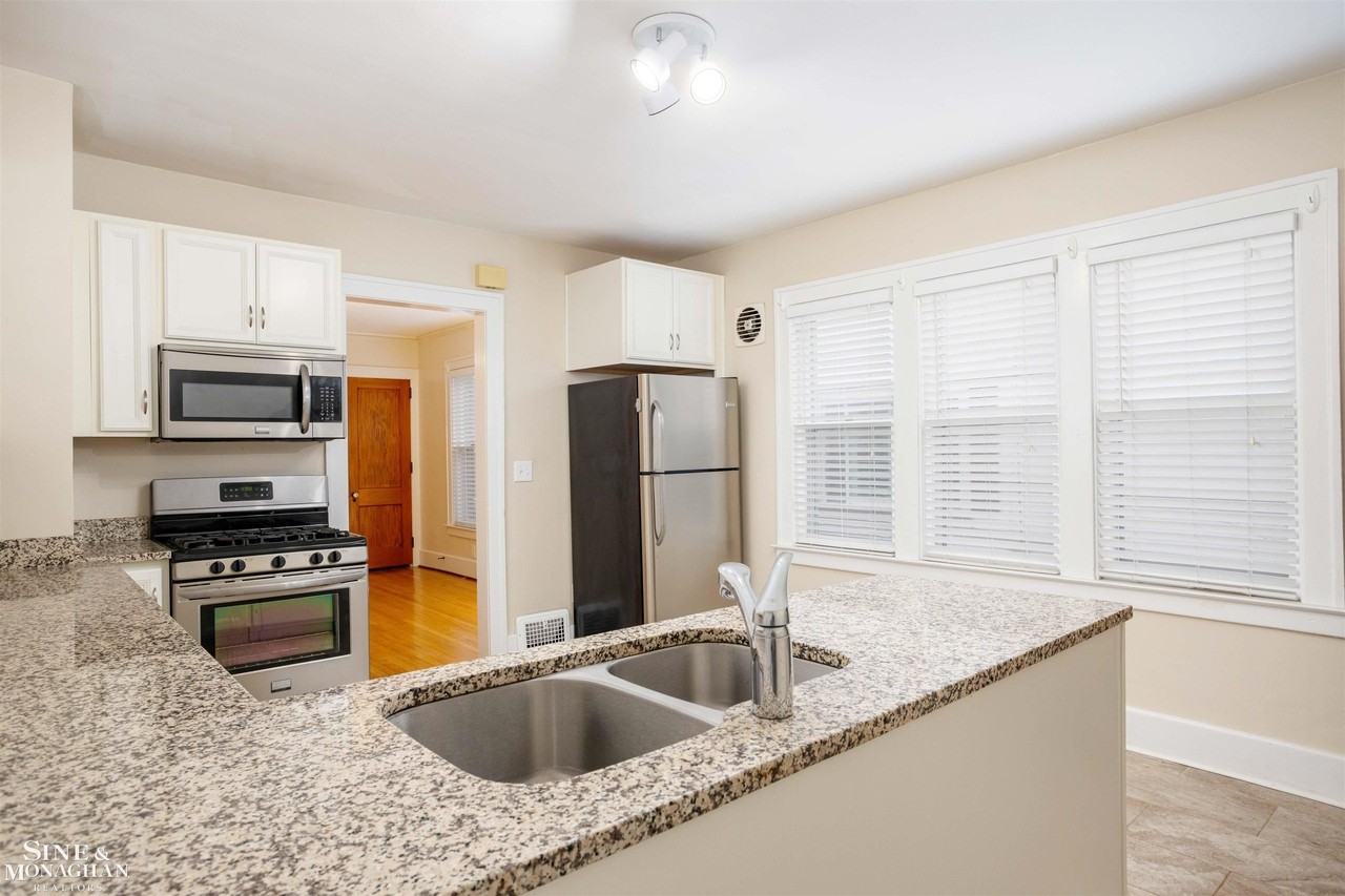 1125 Maryland St - Photo 6 of 25