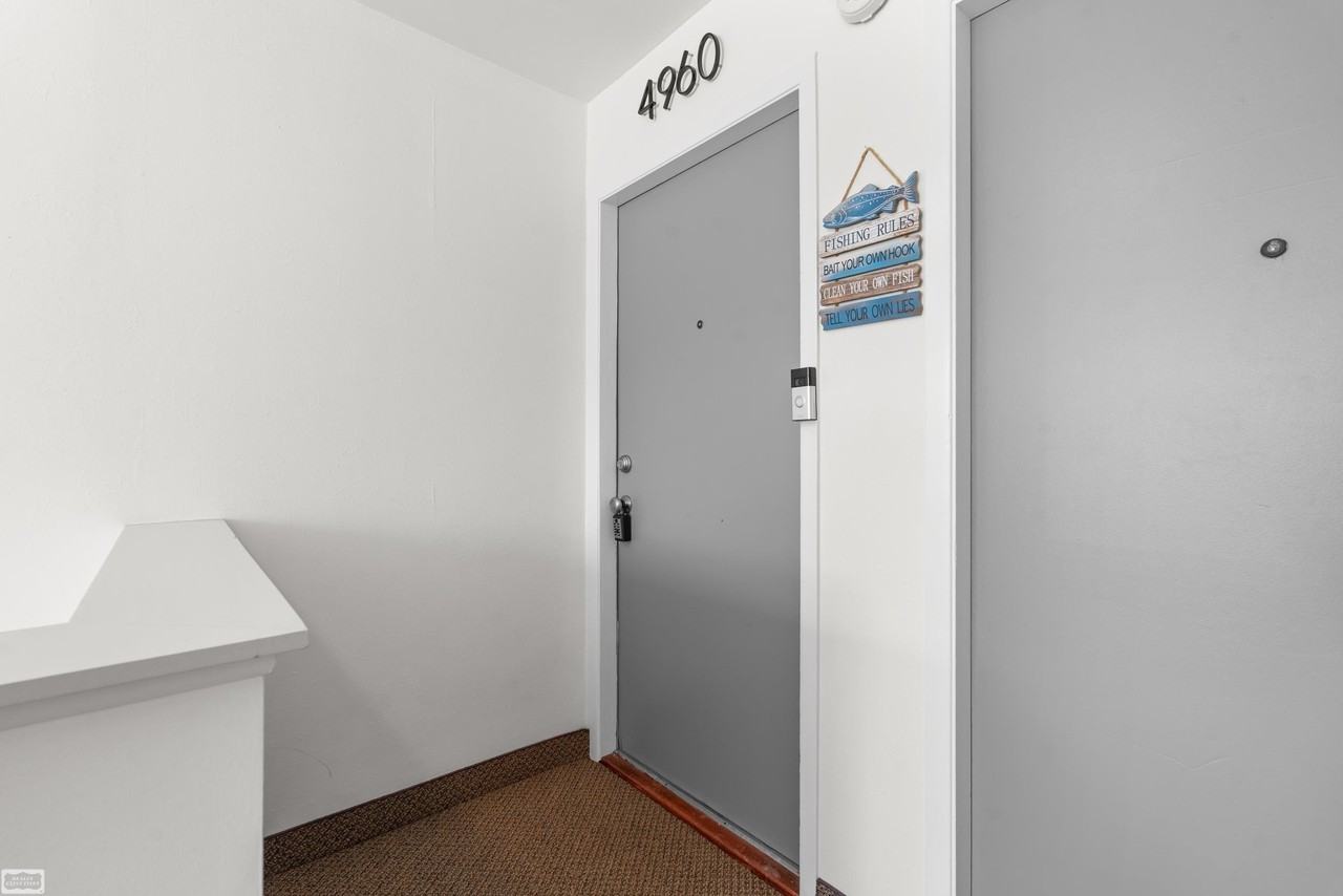4960 Lake Point Dr - Photo 4 of 36