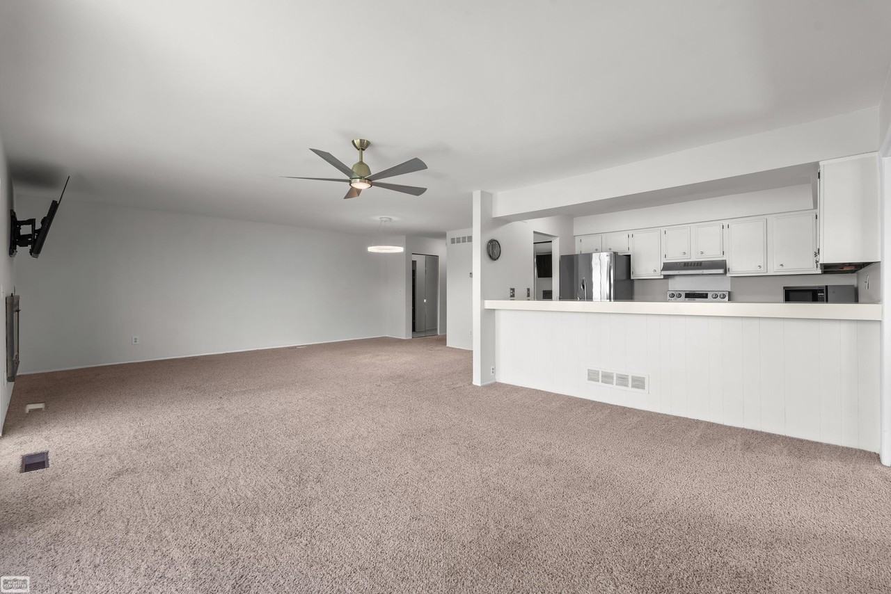 4960 Lake Point Dr - Photo 6 of 36