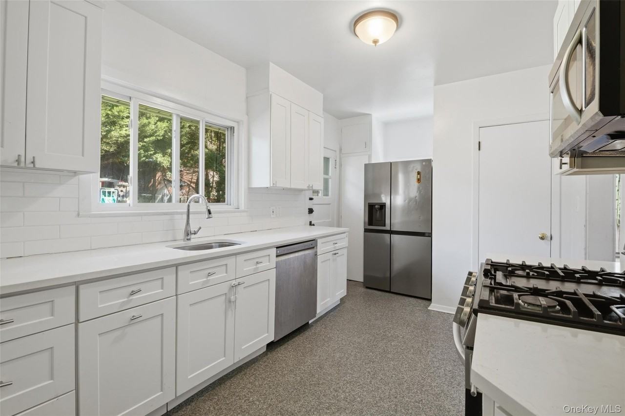 222 Carol Ave - Photo 2 of 15