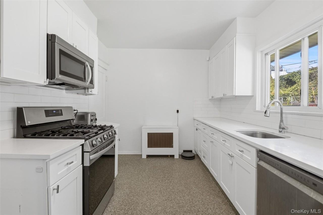 222 Carol Ave - Photo 3 of 15
