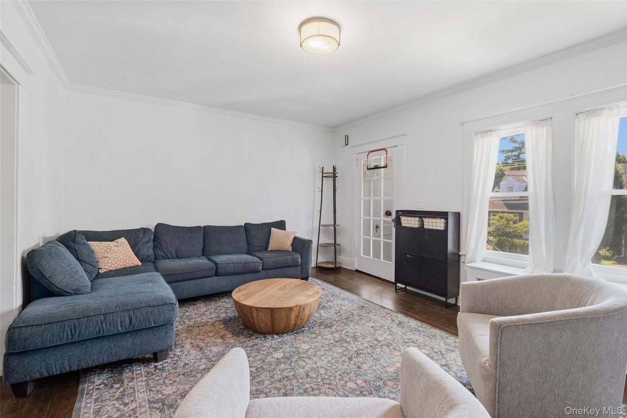 222 Carol Ave - Photo 5 of 15