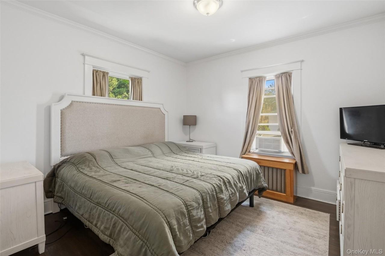 222 Carol Ave - Photo 7 of 15