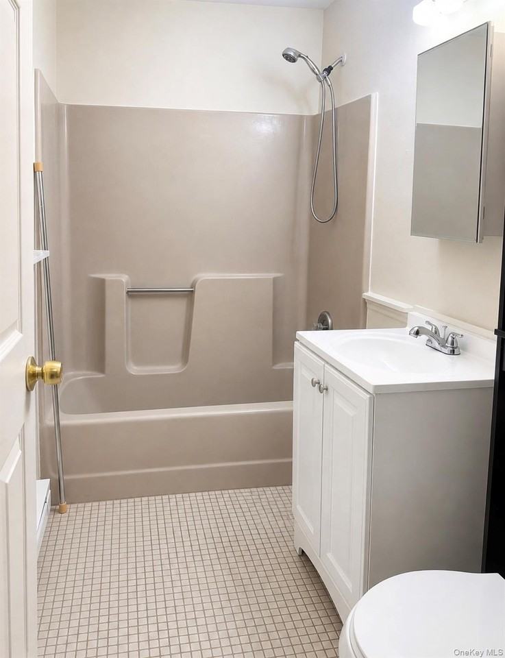 33 Oak St #37-12 - Photo 5 of 6