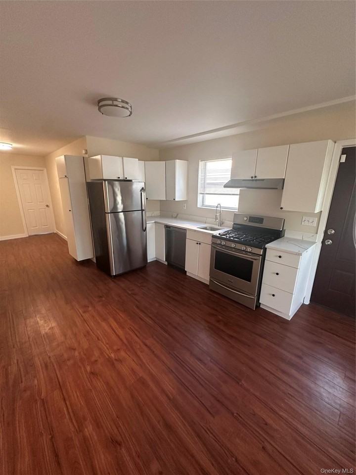 22230 100th Ave - Photo 3 of 11
