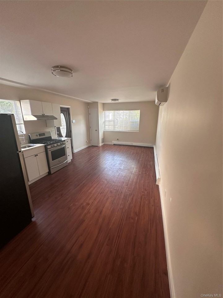 22230 100th Ave - Photo 4 of 11