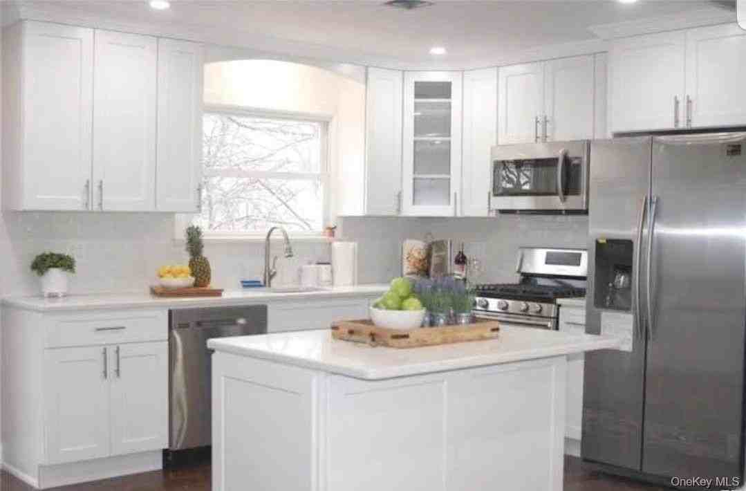 119 Spray St - Photo 2 of 13