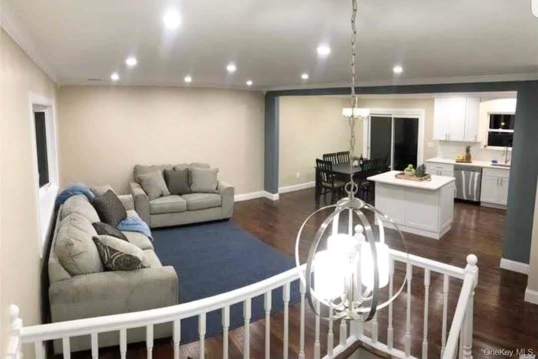 119 Spray St - Photo 5 of 13