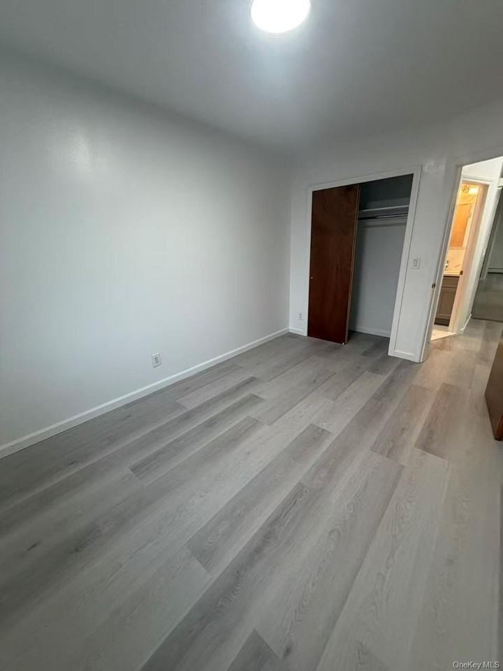 14442 Willets Point Blvd - Photo 6 of 10